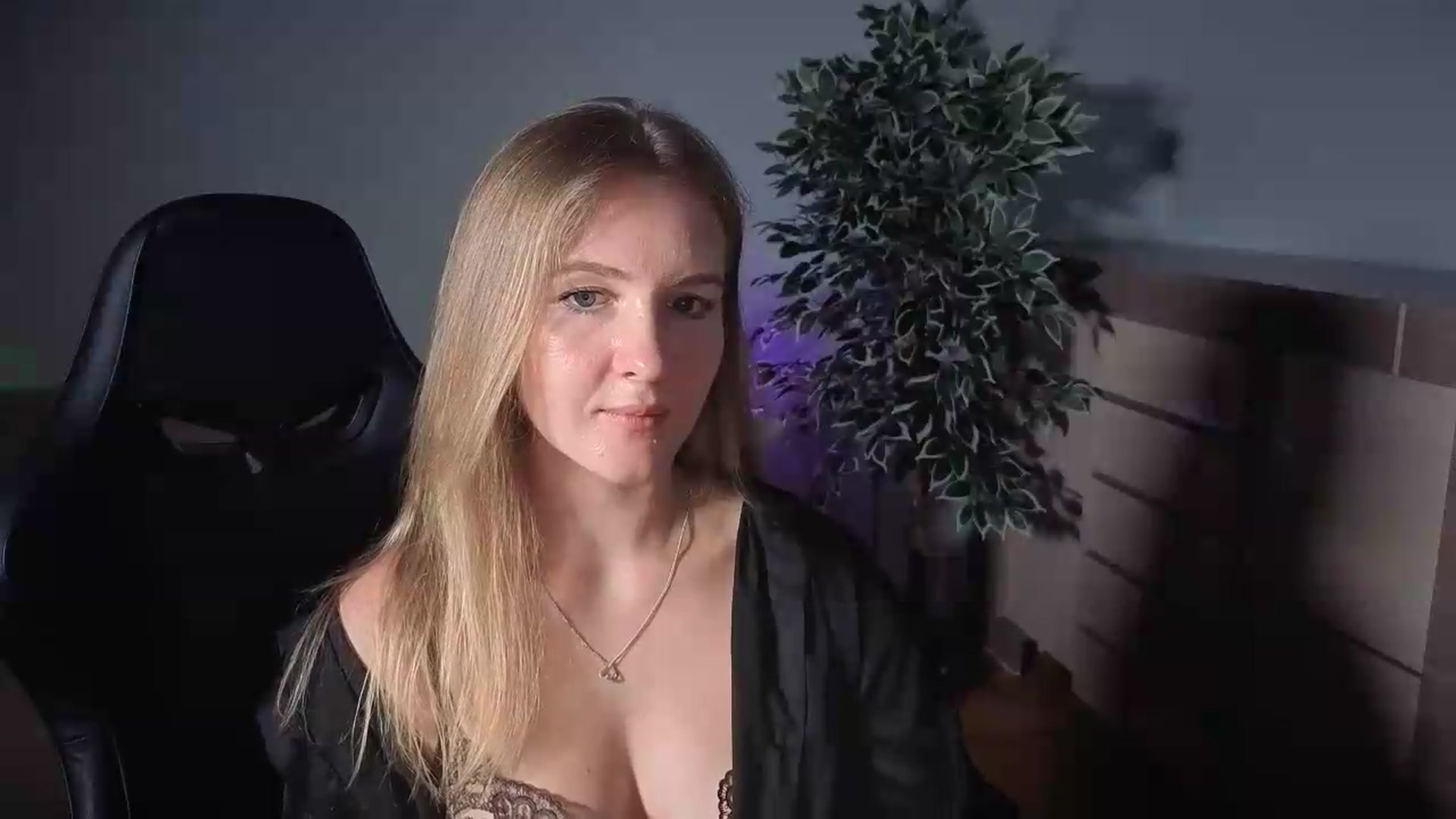 Gallery image thumbnail from AliceSi's myfreecams stream on, 07/13/2026, 15:33 image 6 of 20