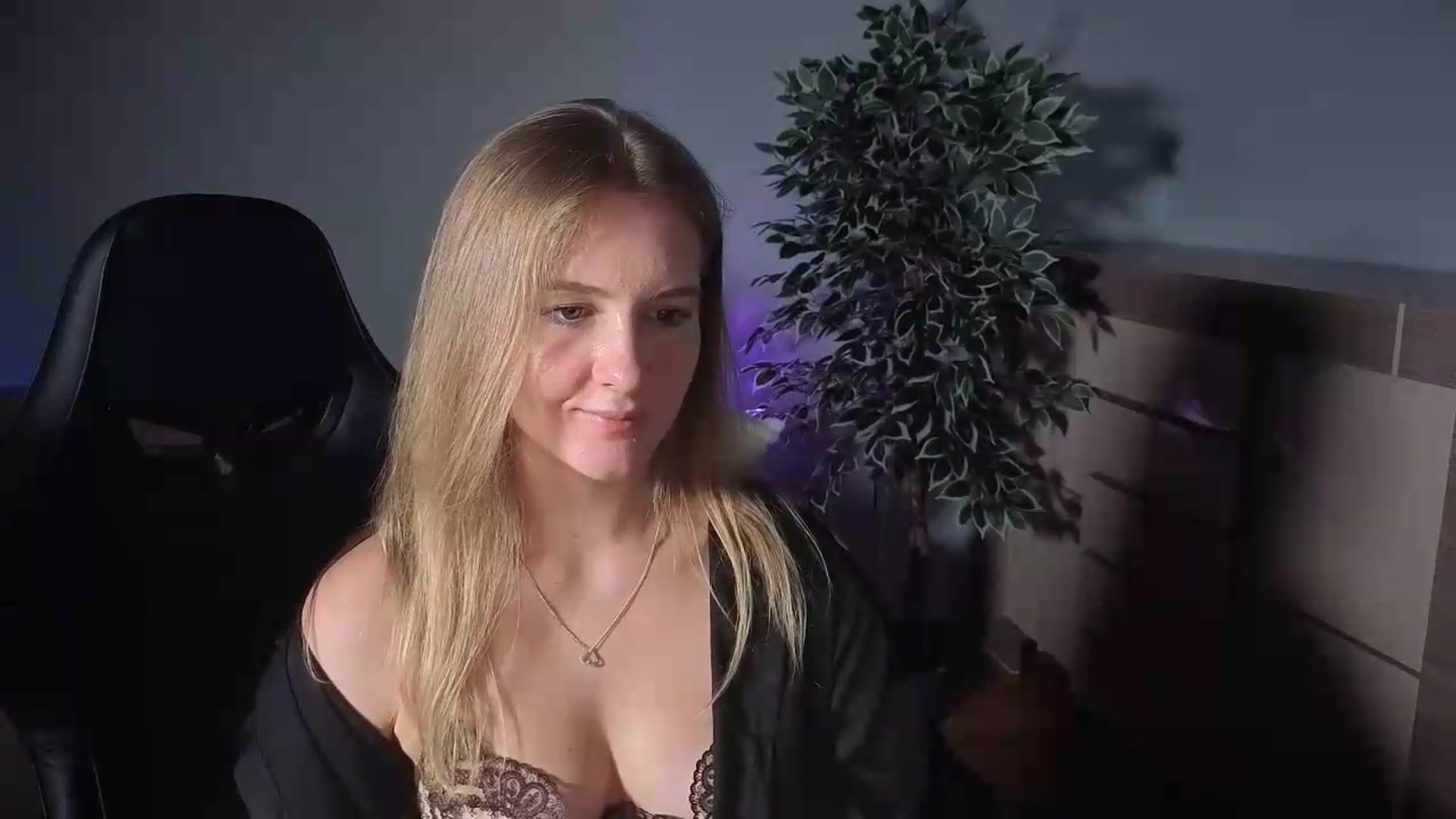Gallery image thumbnail from AliceSi's myfreecams stream on, 07/13/2026, 15:33 image 10 of 20