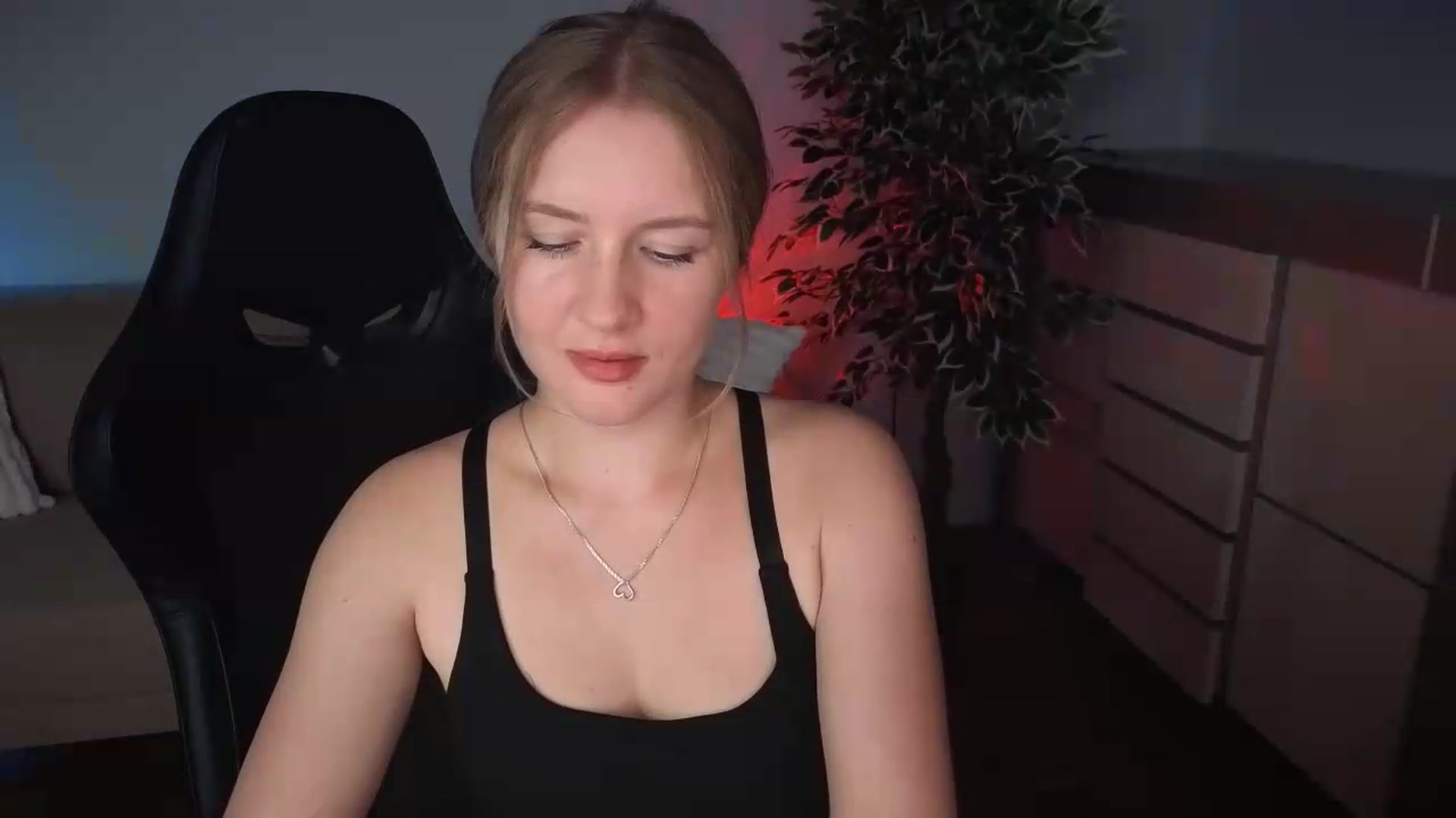 Gallery image thumbnail from AliceSi's myfreecams stream on, 07/15/2026, 13:20 image 6 of 20