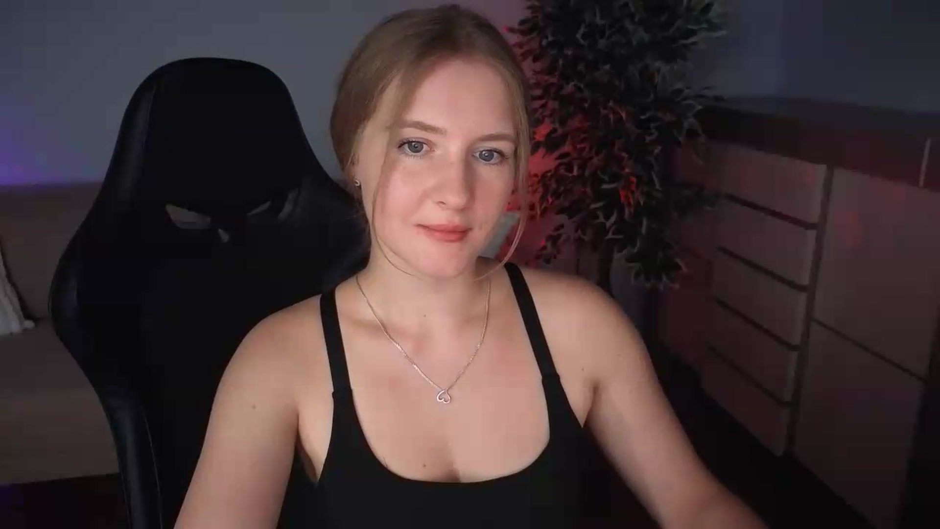 Gallery image thumbnail from AliceSi's myfreecams stream on, 07/15/2026, 13:20 image 7 of 20