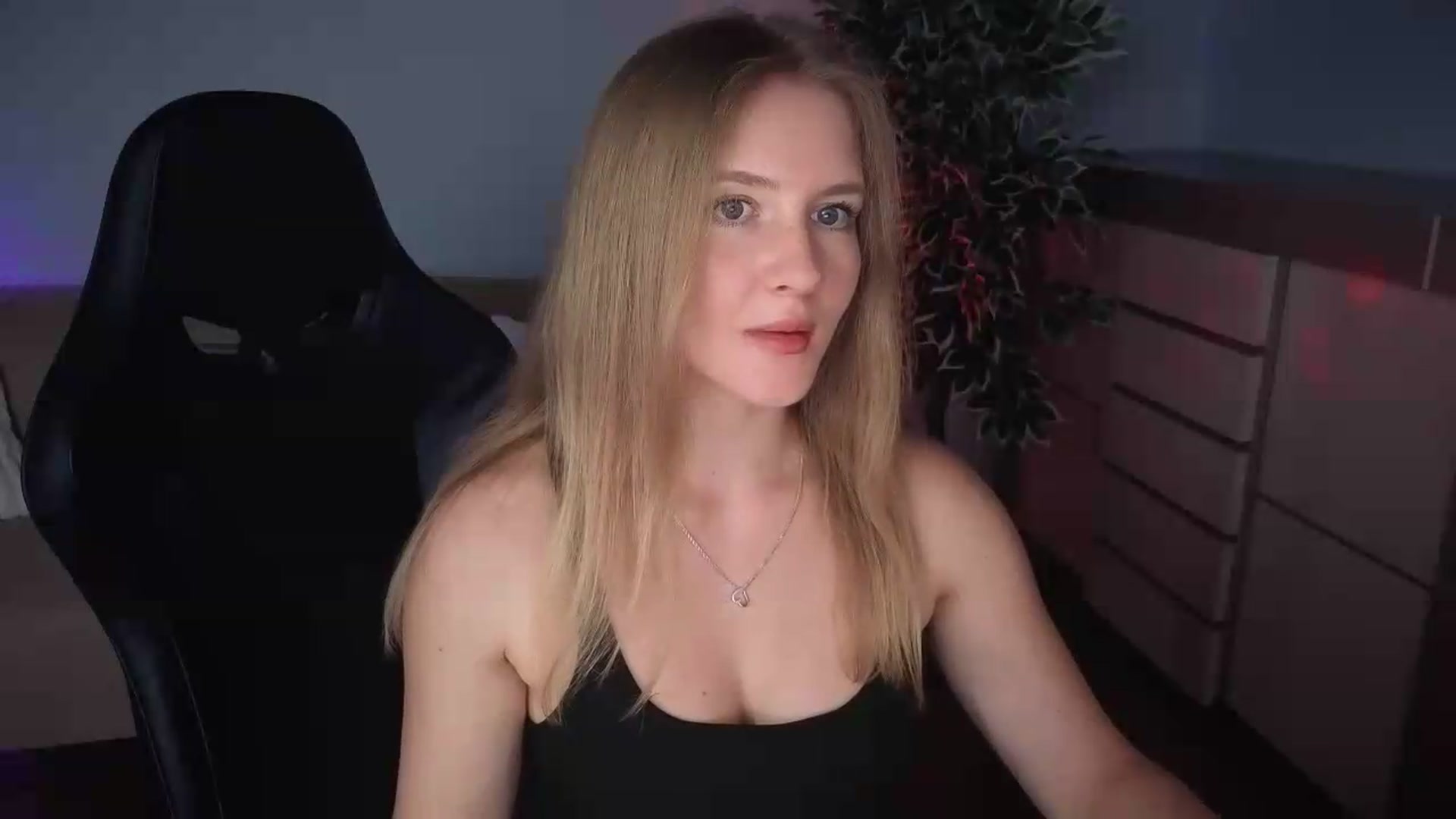 Gallery image thumbnail from AliceSi's myfreecams stream on, 07/15/2026, 13:20 image 2 of 20