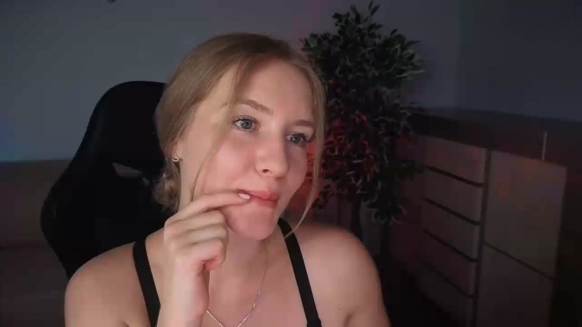 Gallery image thumbnail from AliceSi's myfreecams stream on, 07/15/2026, 13:20 image 9 of 20