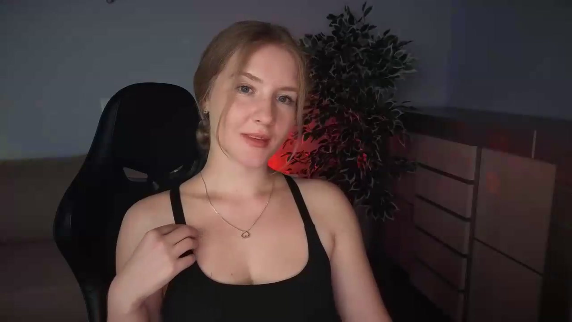 Gallery image thumbnail from AliceSi's myfreecams stream on, 07/15/2026, 13:20 image 10 of 20