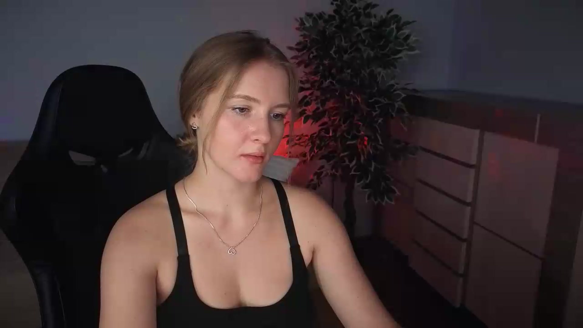 Gallery image thumbnail from AliceSi's myfreecams stream on, 07/15/2026, 14:31 image 10 of 20