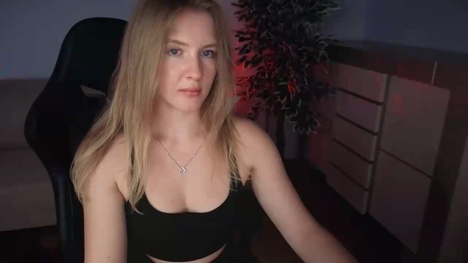 Gallery image thumbnail from AliceSi's myfreecams stream on, 07/15/2026, 14:31 image 4 of 20