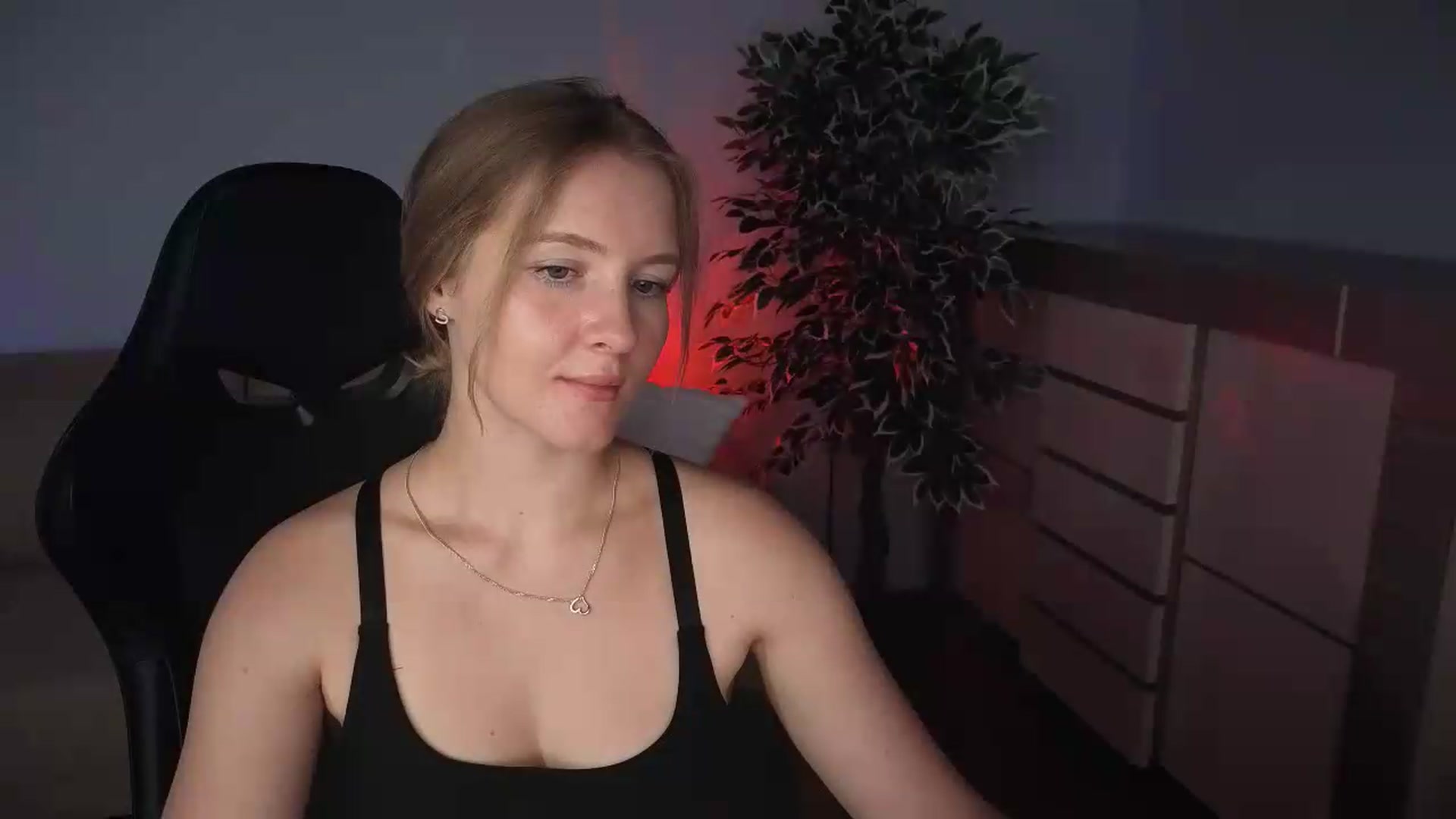 Gallery image thumbnail from AliceSi's myfreecams stream on, 07/15/2026, 14:31 image 16 of 20