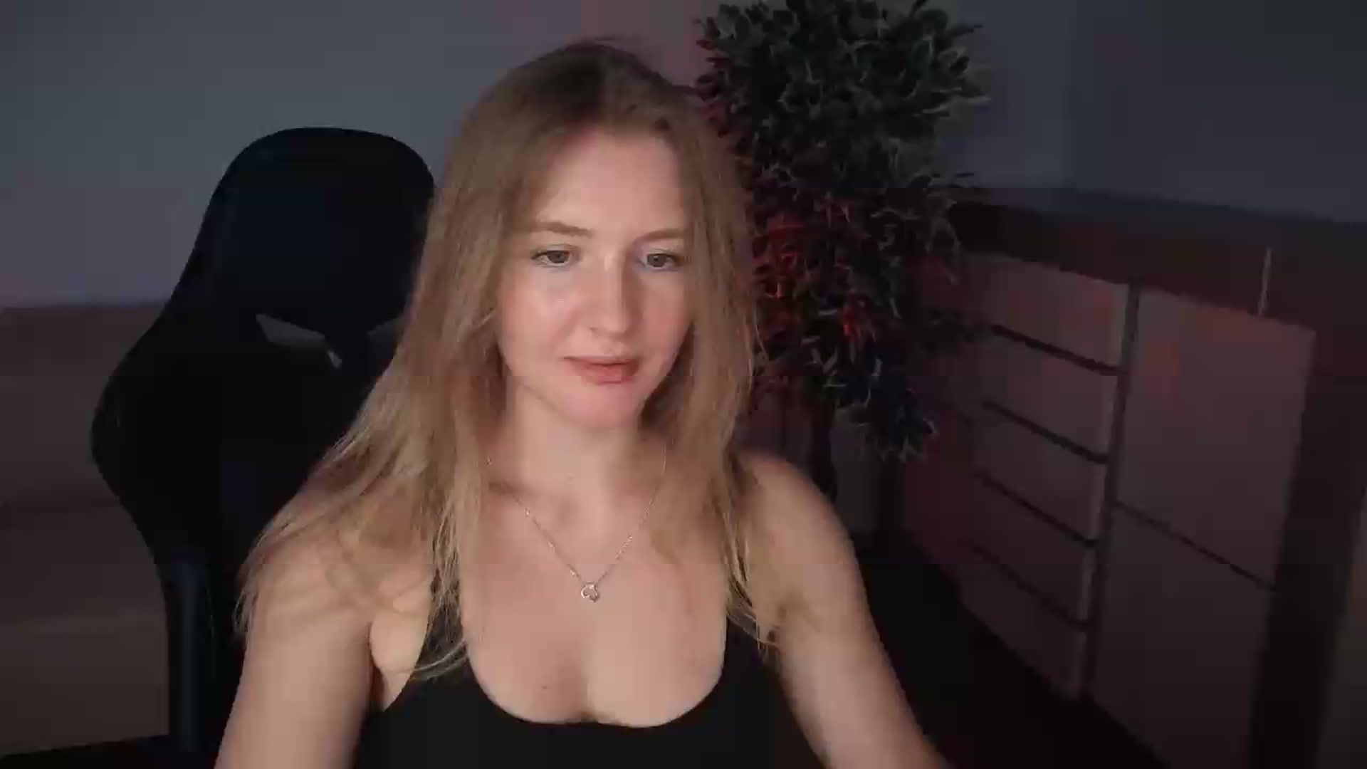 Gallery image thumbnail from AliceSi's myfreecams stream on, 07/15/2026, 14:31 image 1 of 20
