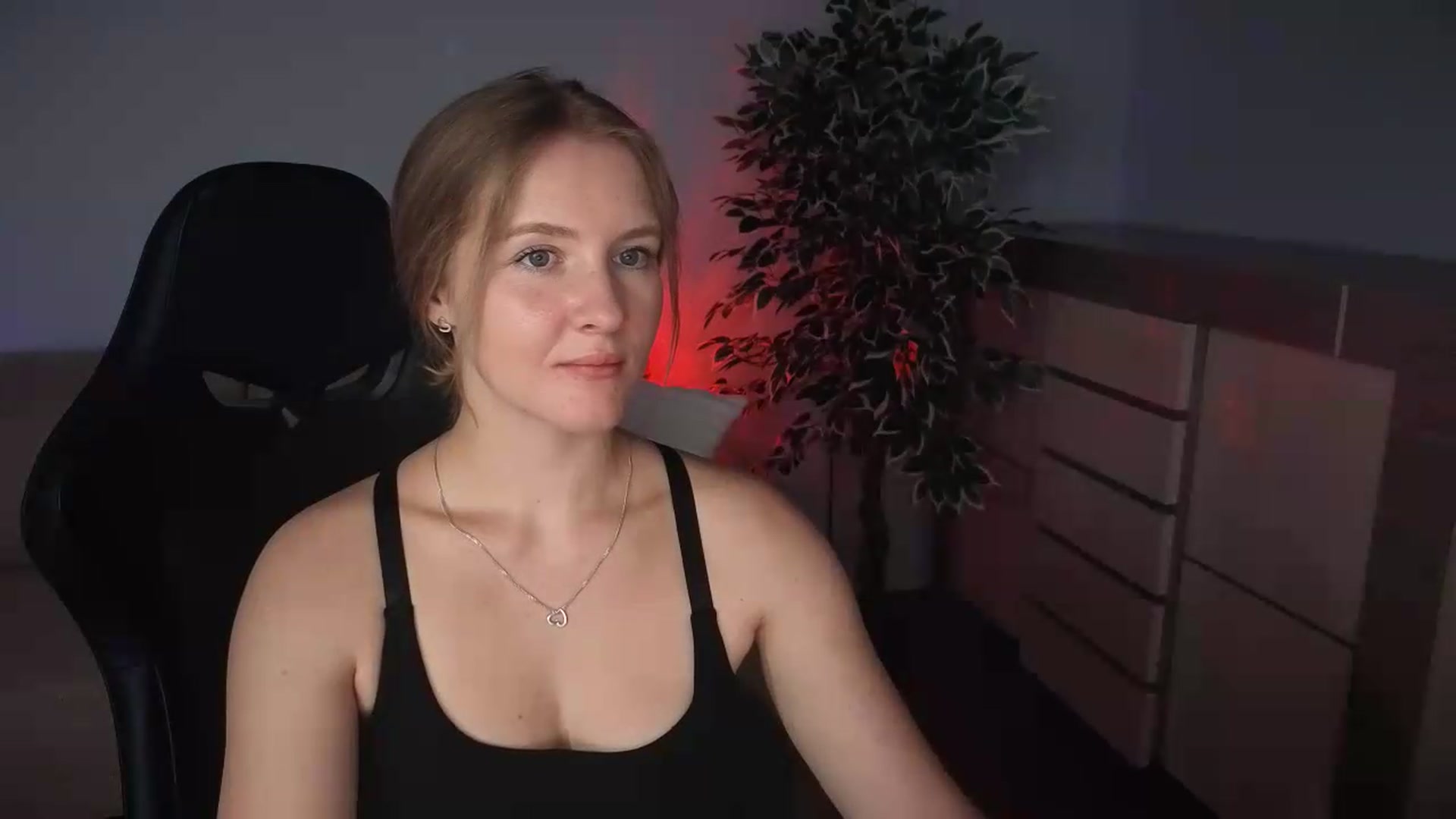 Gallery image thumbnail from AliceSi's myfreecams stream on, 07/15/2026, 14:31 image 13 of 20