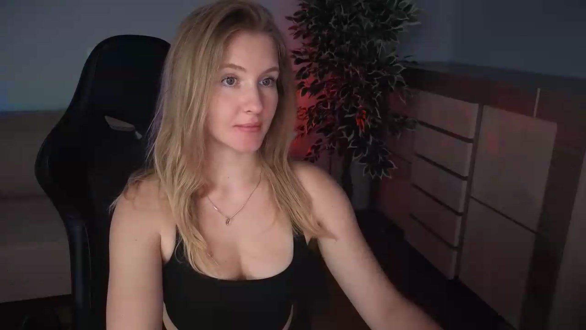 Gallery image thumbnail from AliceSi's myfreecams stream on, 07/15/2026, 16:09 image 5 of 20
