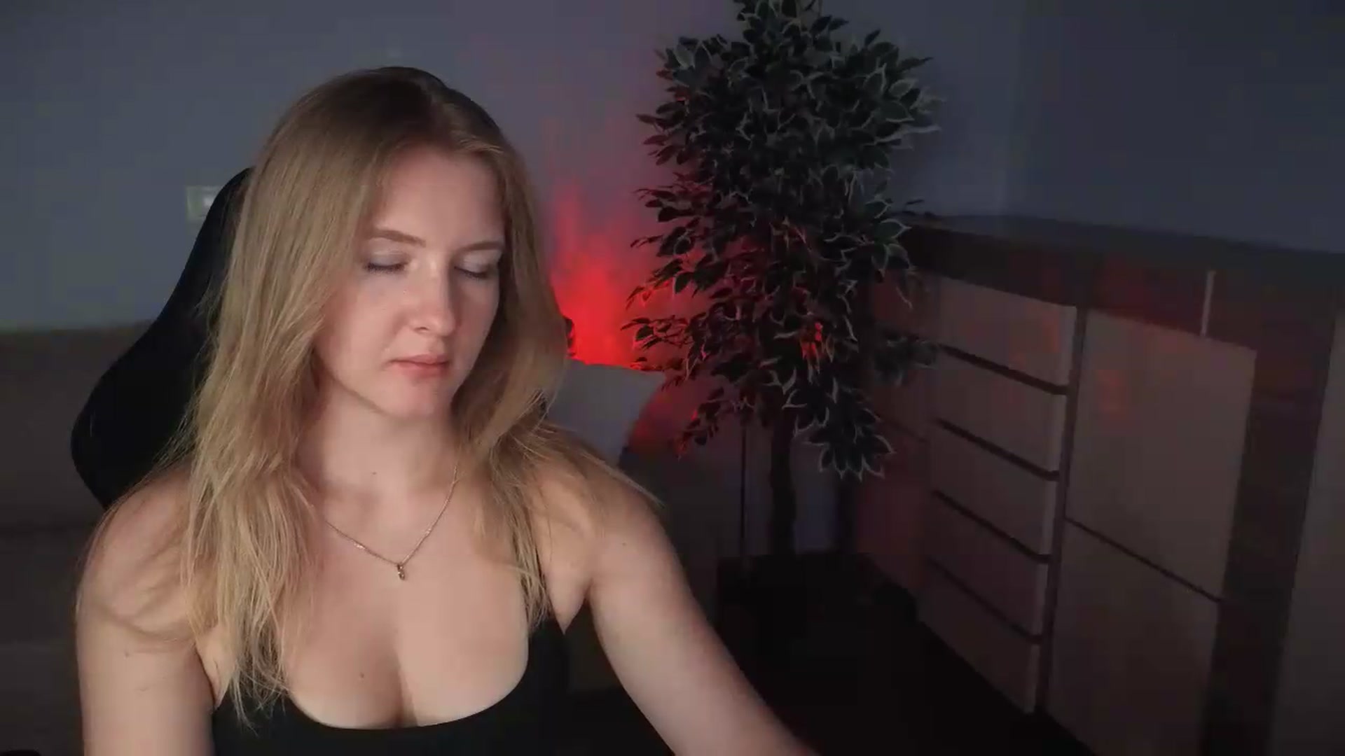 Gallery image thumbnail from AliceSi's myfreecams stream on, 07/15/2026, 16:09 image 14 of 20