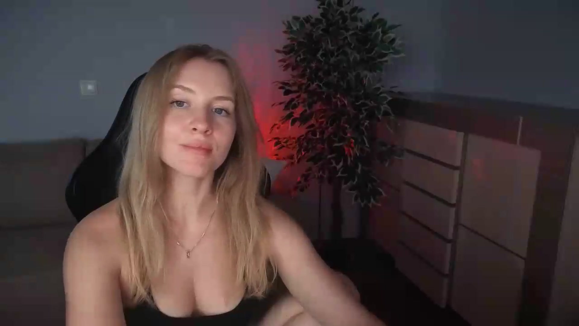 Gallery image thumbnail from AliceSi's myfreecams stream on, 07/15/2026, 16:09 image 17 of 20