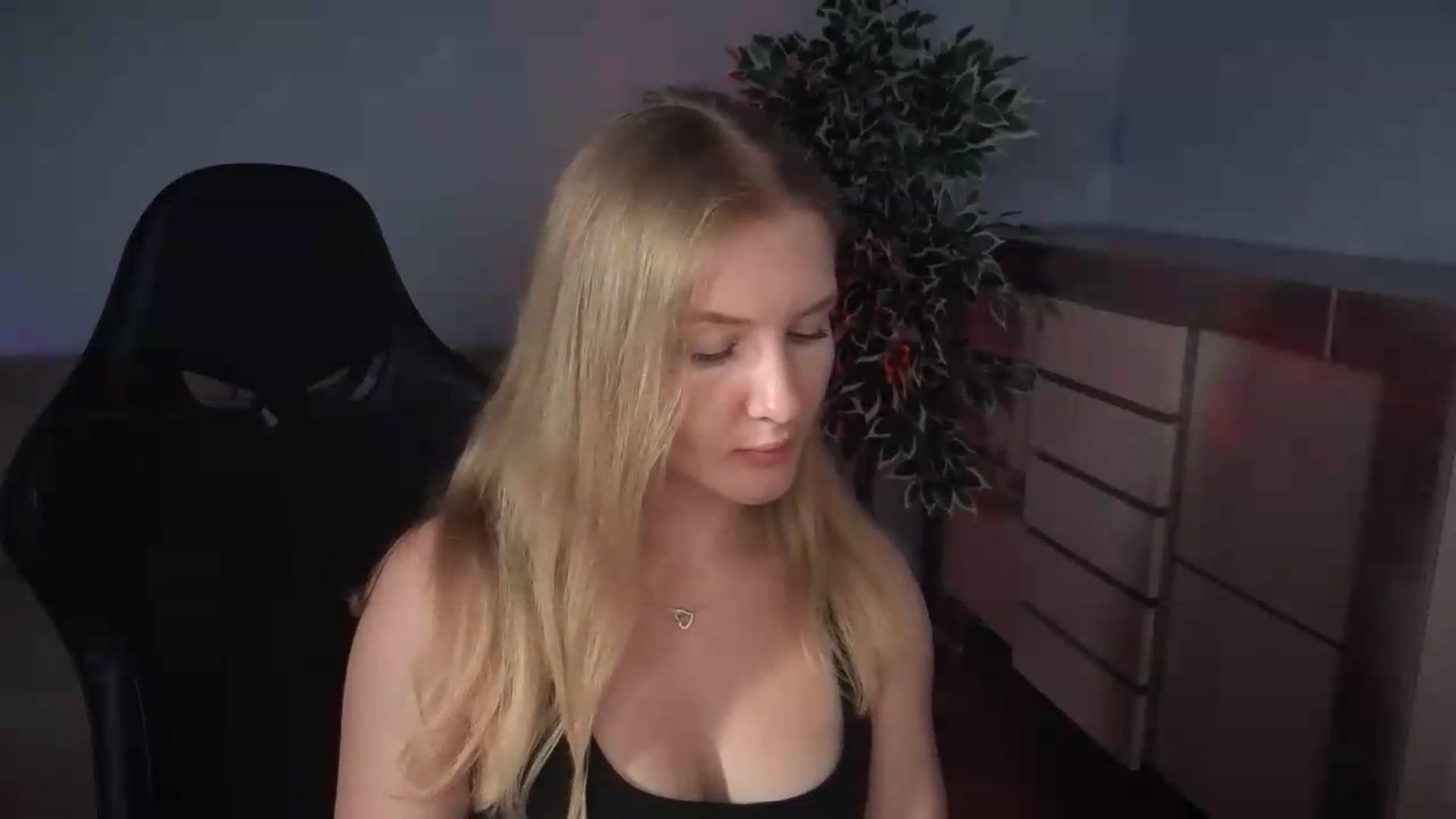 Gallery image thumbnail from AliceSi's myfreecams stream on, 07/15/2026, 19:10 image 15 of 20