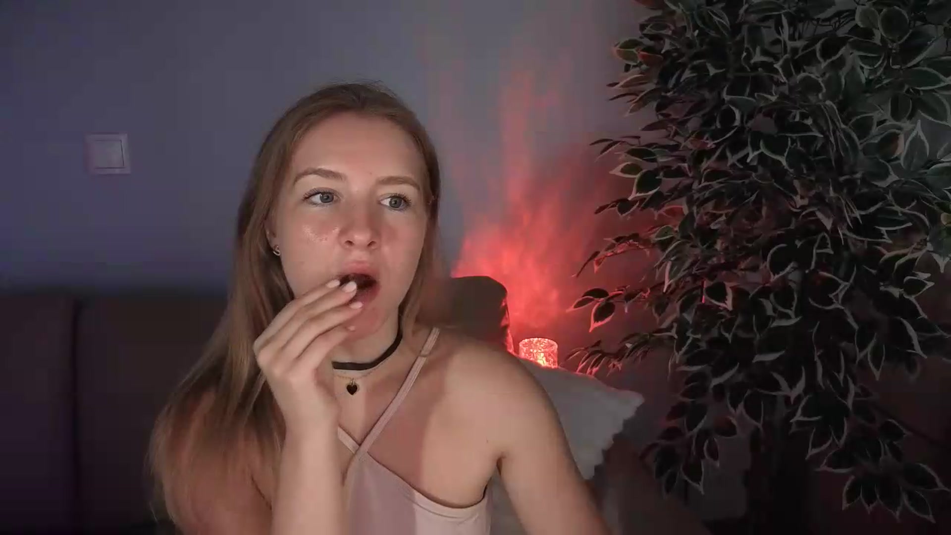 Gallery image thumbnail from AliceSi's myfreecams stream on, 07/16/2026, 13:20 image 12 of 20