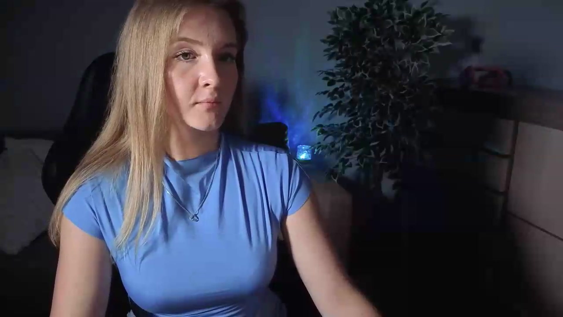 Gallery image thumbnail from AliceSi's myfreecams stream on, 07/18/2026, 13:39 image 14 of 20