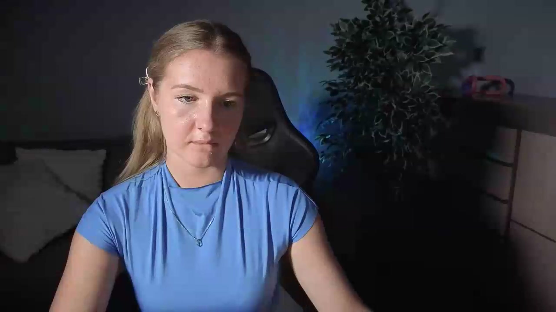 Gallery image thumbnail from AliceSi's myfreecams stream on, 07/18/2026, 13:39 image 16 of 20