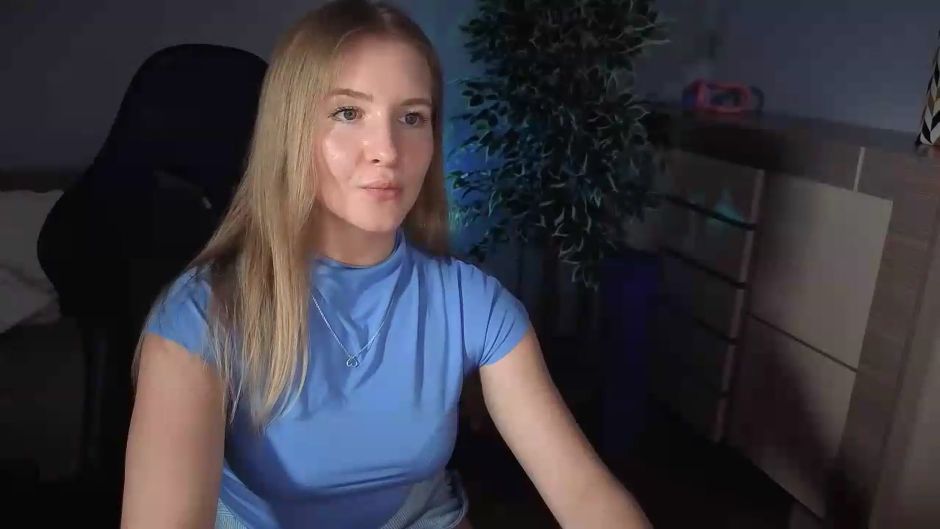 Gallery image thumbnail from AliceSi's myfreecams stream on, 07/18/2026, 14:20 image 6 of 20