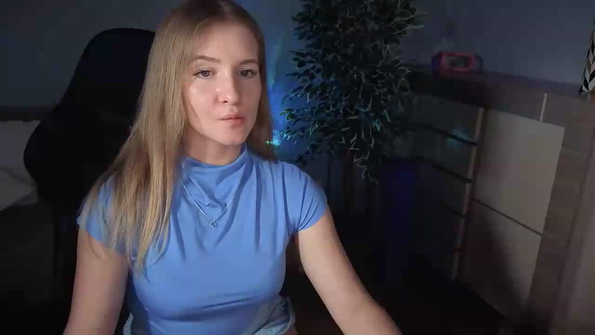 Gallery image thumbnail from AliceSi's myfreecams stream on, 07/18/2026, 14:20 image 4 of 20