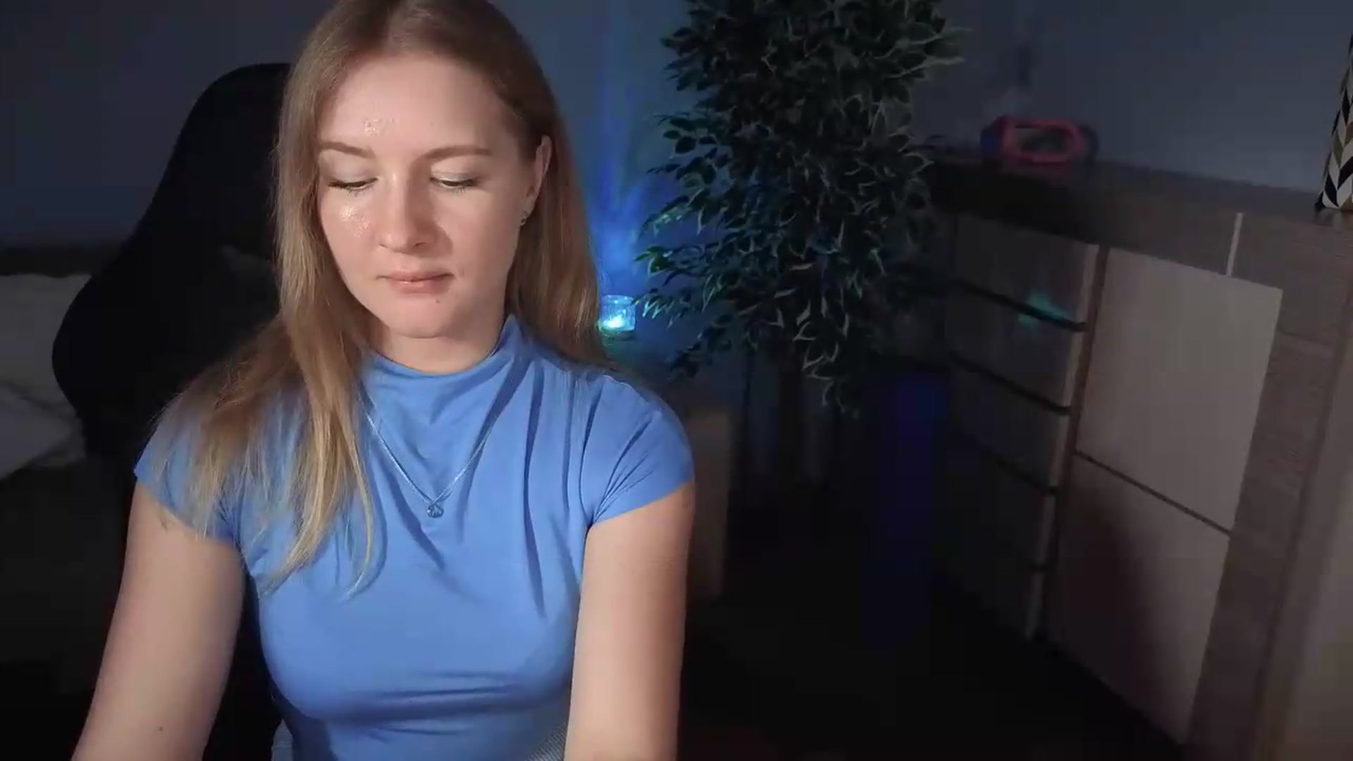 Gallery image thumbnail from AliceSi's myfreecams stream on, 07/18/2026, 14:20 image 3 of 20