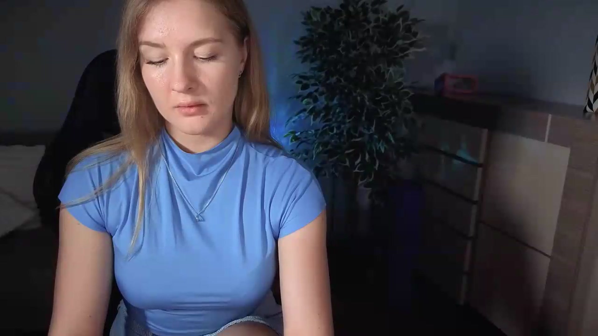 Gallery image thumbnail from AliceSi's myfreecams stream on, 07/18/2026, 14:20 image 12 of 20