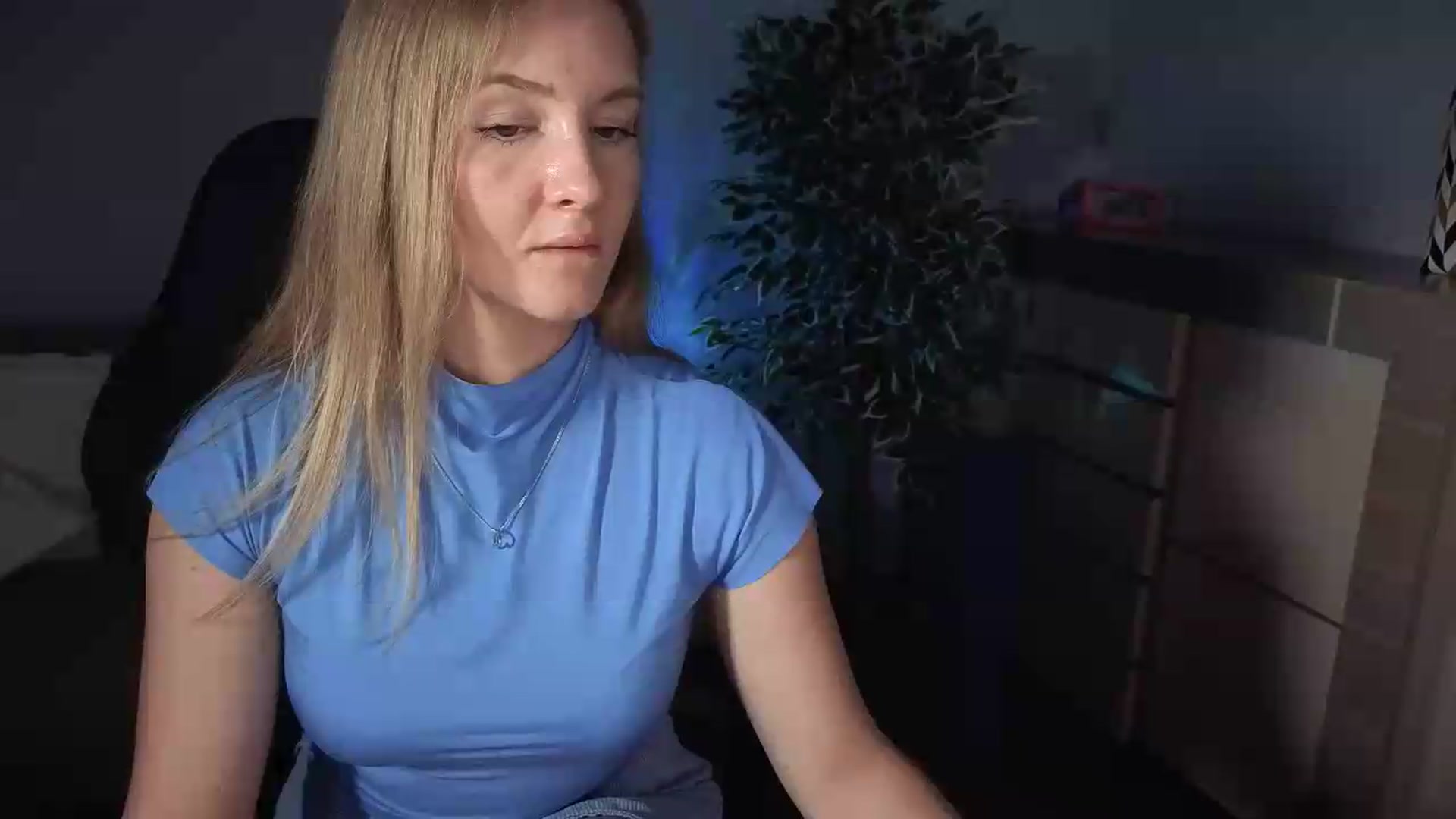 Gallery image thumbnail from AliceSi's myfreecams stream on, 07/18/2026, 14:20 image 14 of 20