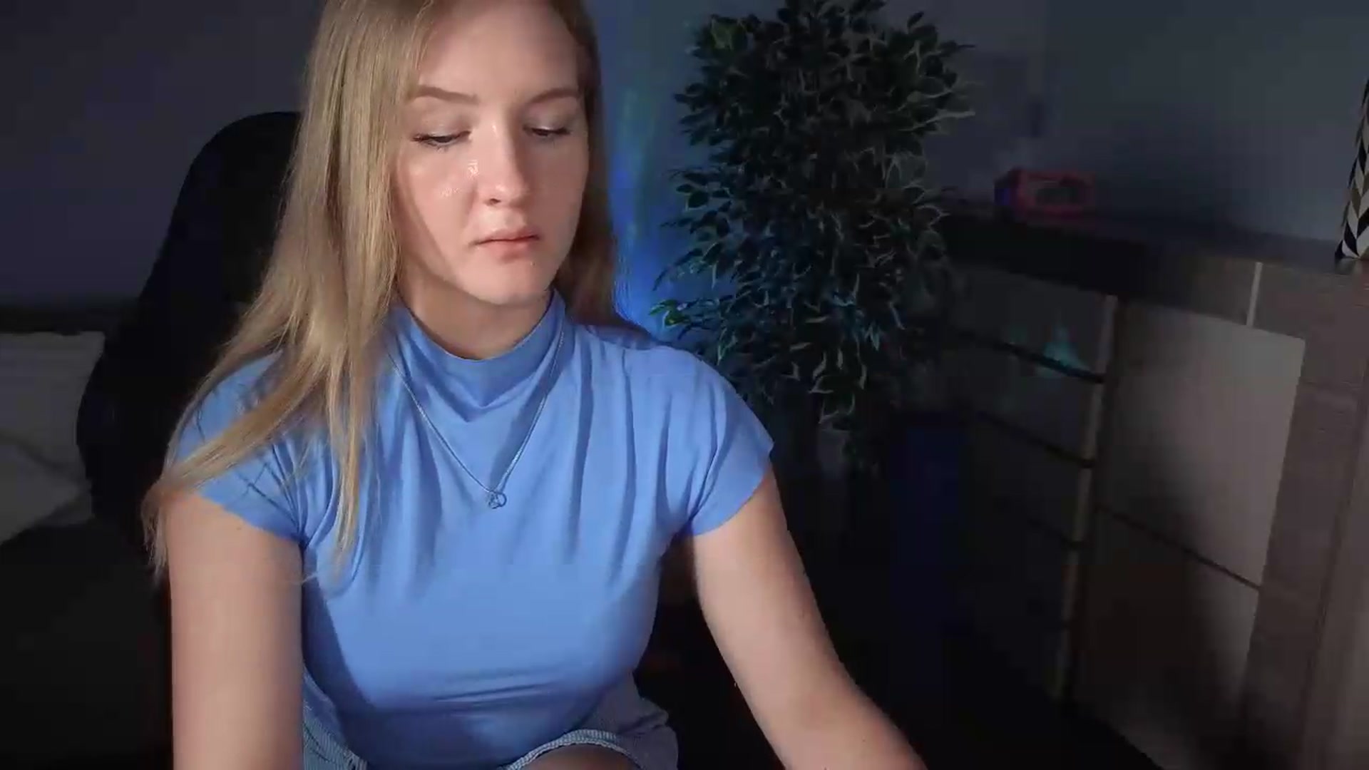 Gallery image thumbnail from AliceSi's myfreecams stream on, 07/18/2026, 14:20 image 13 of 20