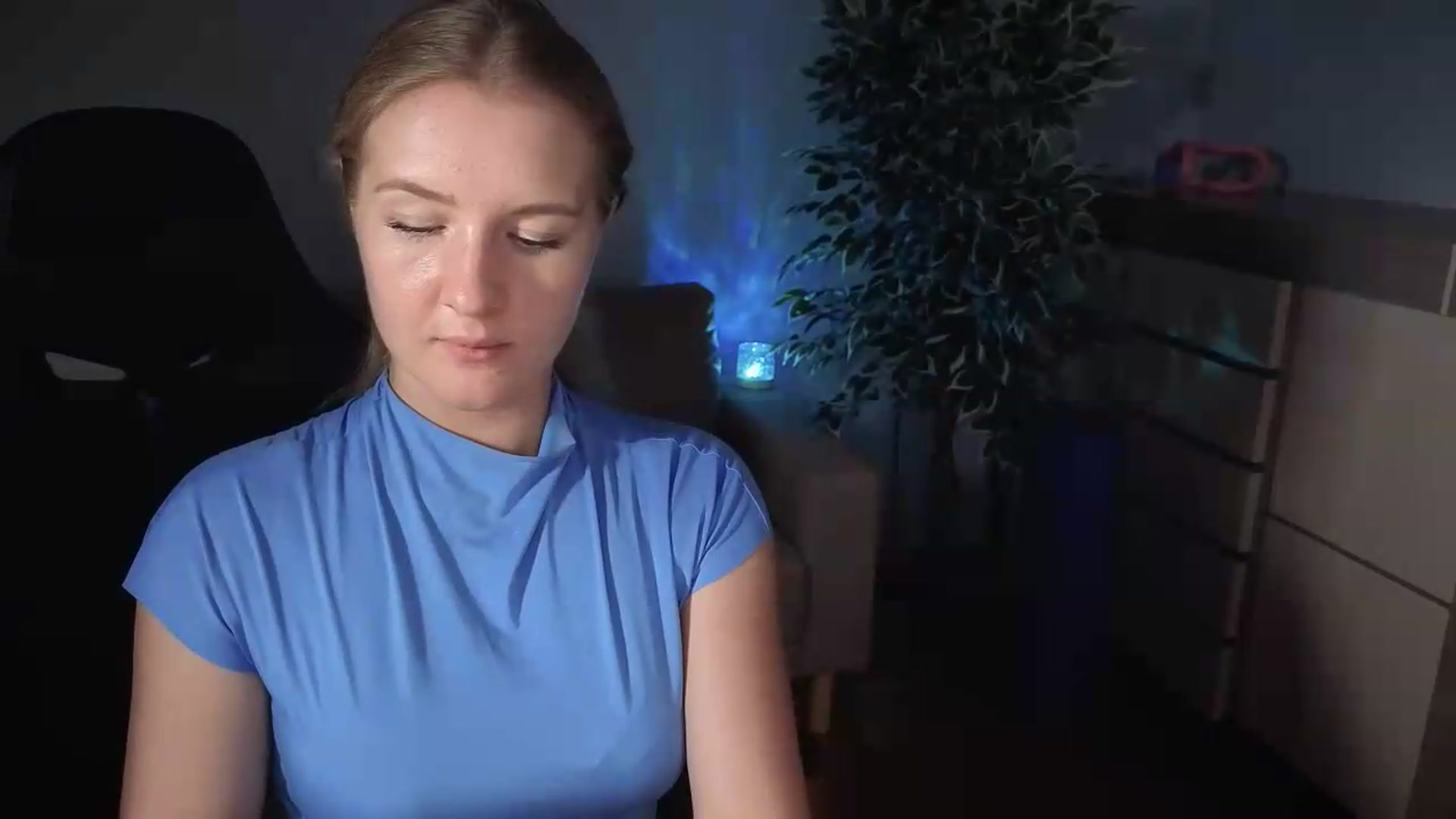 Gallery image thumbnail from AliceSi's myfreecams stream on, 07/18/2026, 16:09 image 19 of 20
