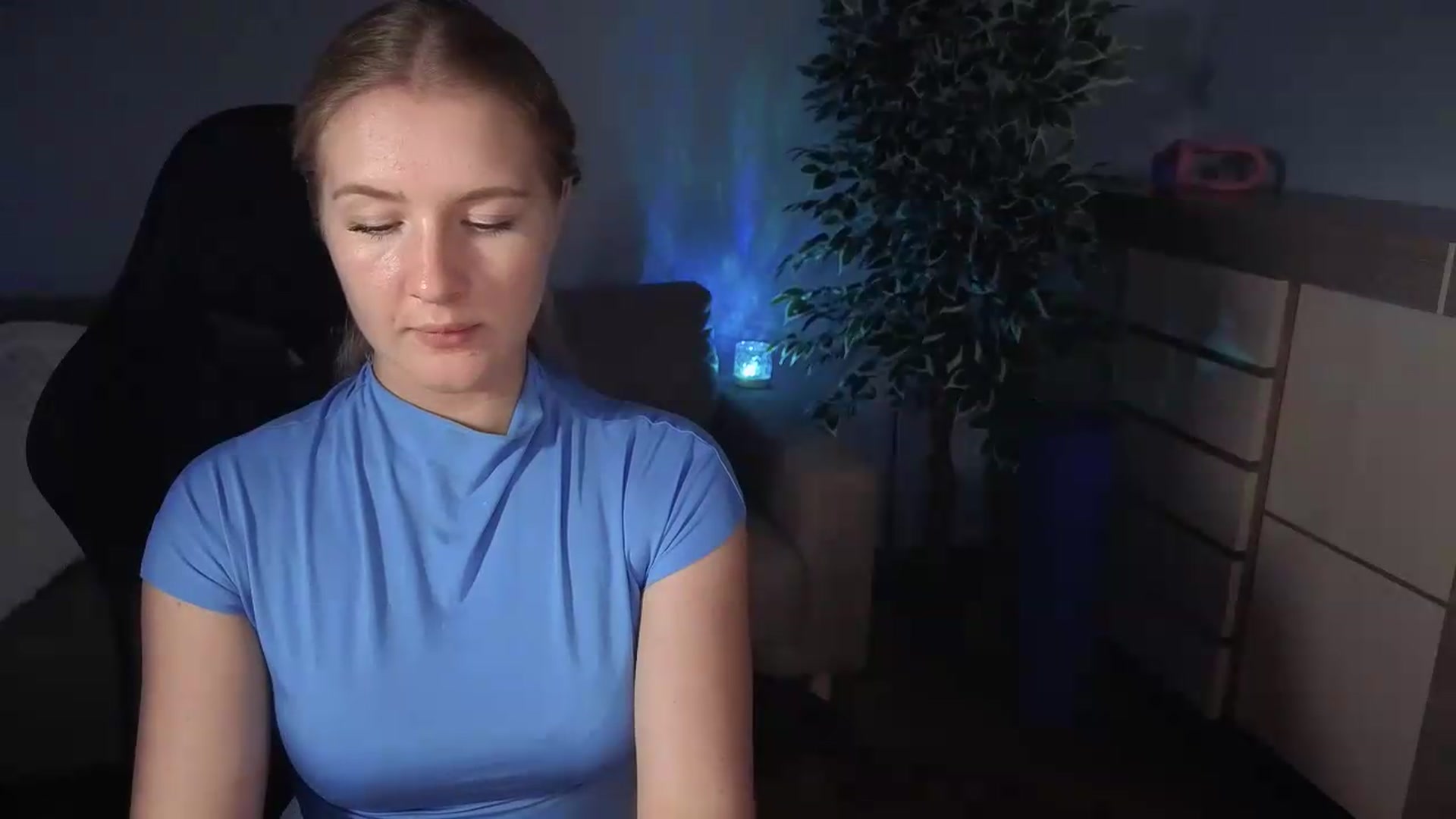 Gallery image thumbnail from AliceSi's myfreecams stream on, 07/18/2026, 16:09 image 16 of 20