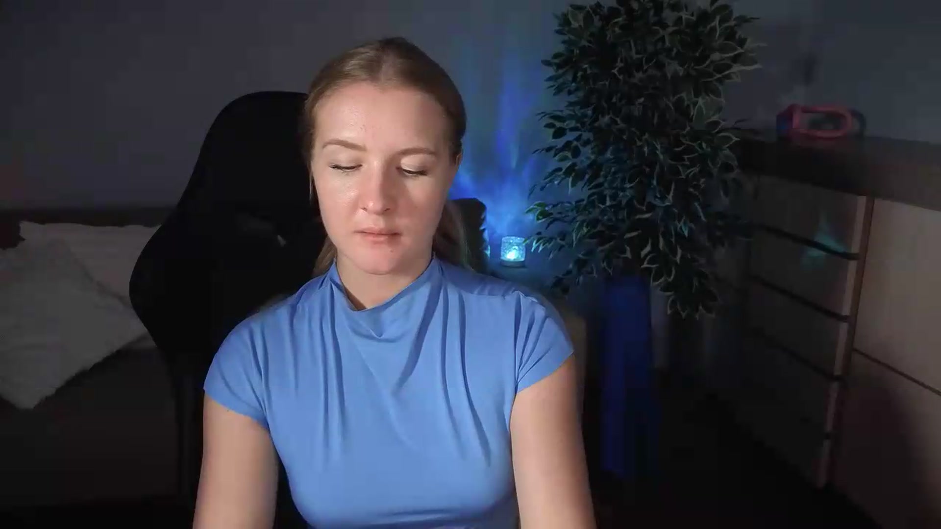 Gallery image thumbnail from AliceSi's myfreecams stream on, 07/18/2026, 18:25 image 12 of 20