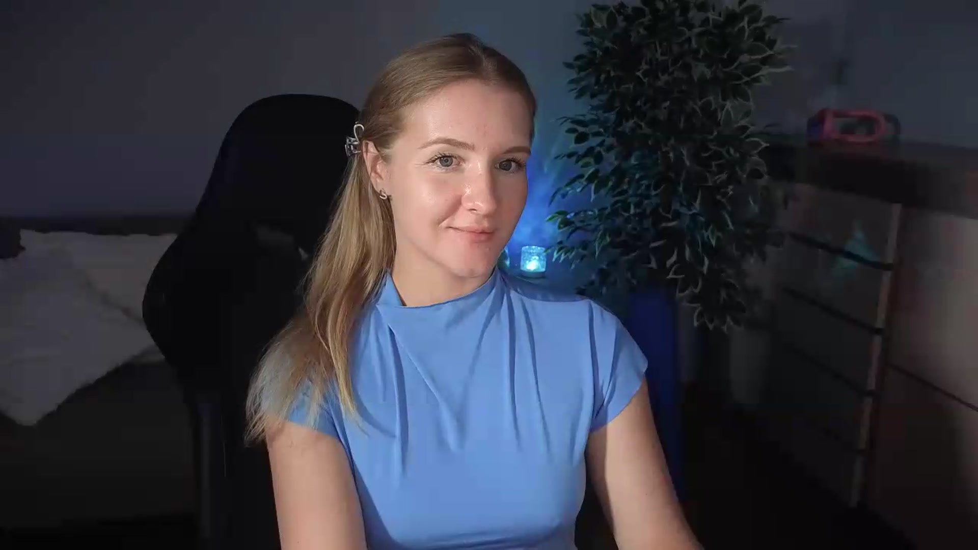 Gallery image thumbnail from AliceSi's myfreecams stream on, 07/18/2026, 18:25 image 10 of 20