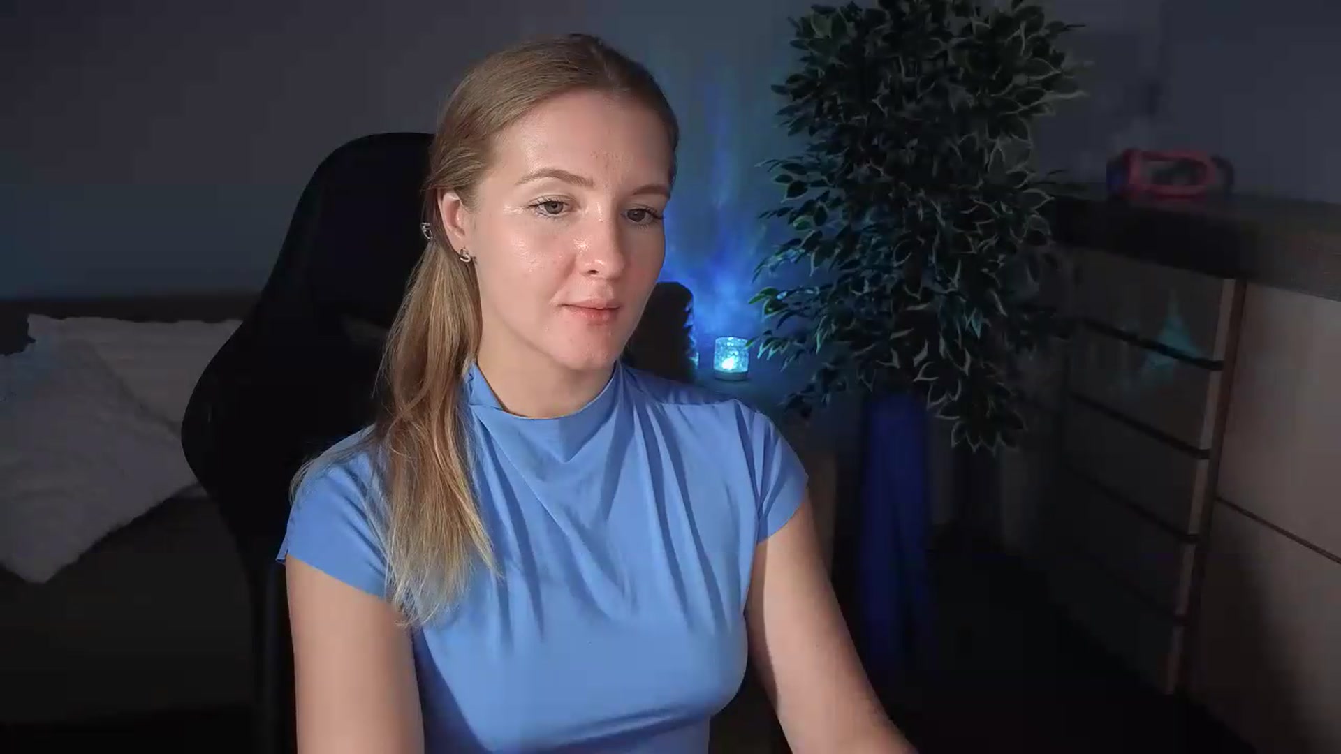 Gallery image thumbnail from AliceSi's myfreecams stream on, 07/18/2026, 18:25 image 20 of 20