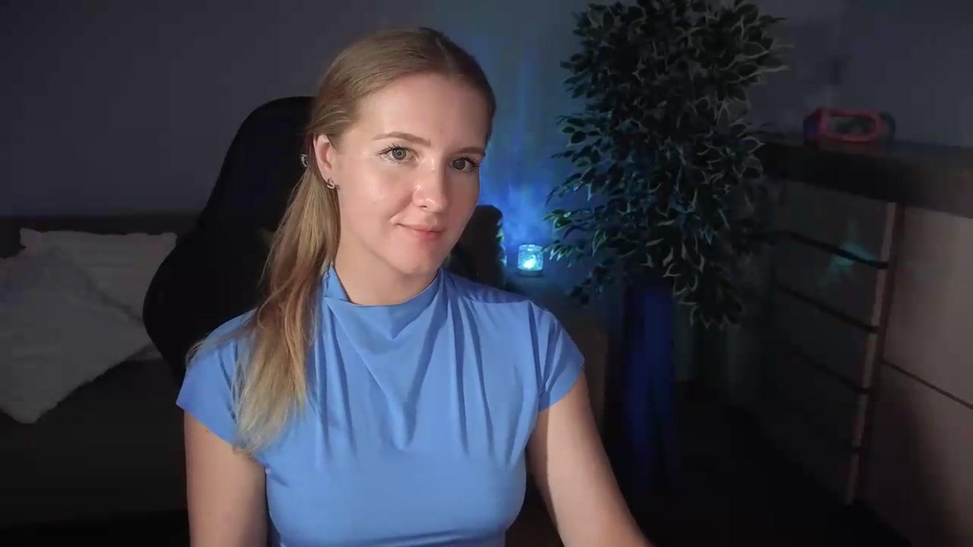 Gallery image thumbnail from AliceSi's myfreecams stream on, 07/18/2026, 18:25 image 19 of 20