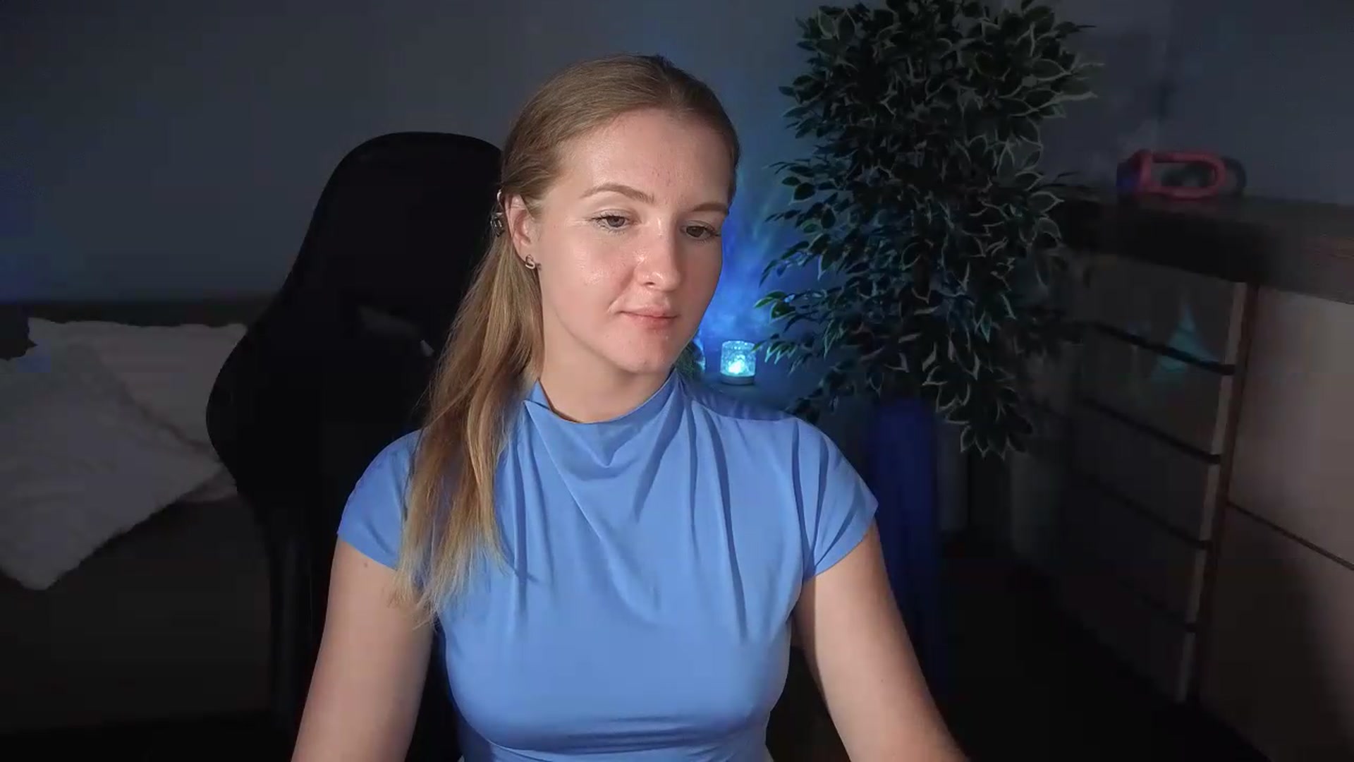 Gallery image thumbnail from AliceSi's myfreecams stream on, 07/18/2026, 18:25 image 13 of 20