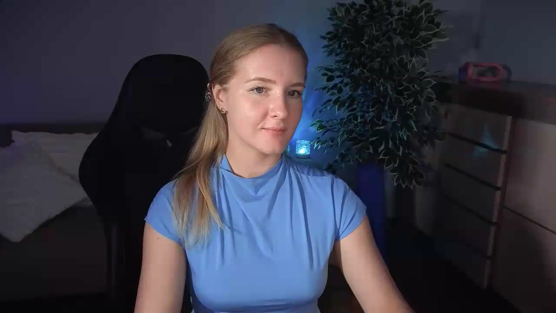 Gallery image thumbnail from AliceSi's myfreecams stream on, 07/18/2026, 18:25 image 15 of 20