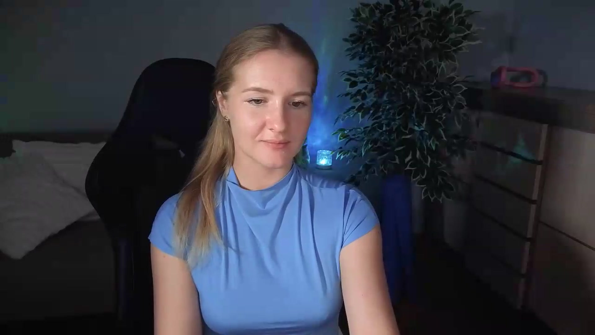 Gallery image thumbnail from AliceSi's myfreecams stream on, 07/18/2026, 18:25 image 14 of 20