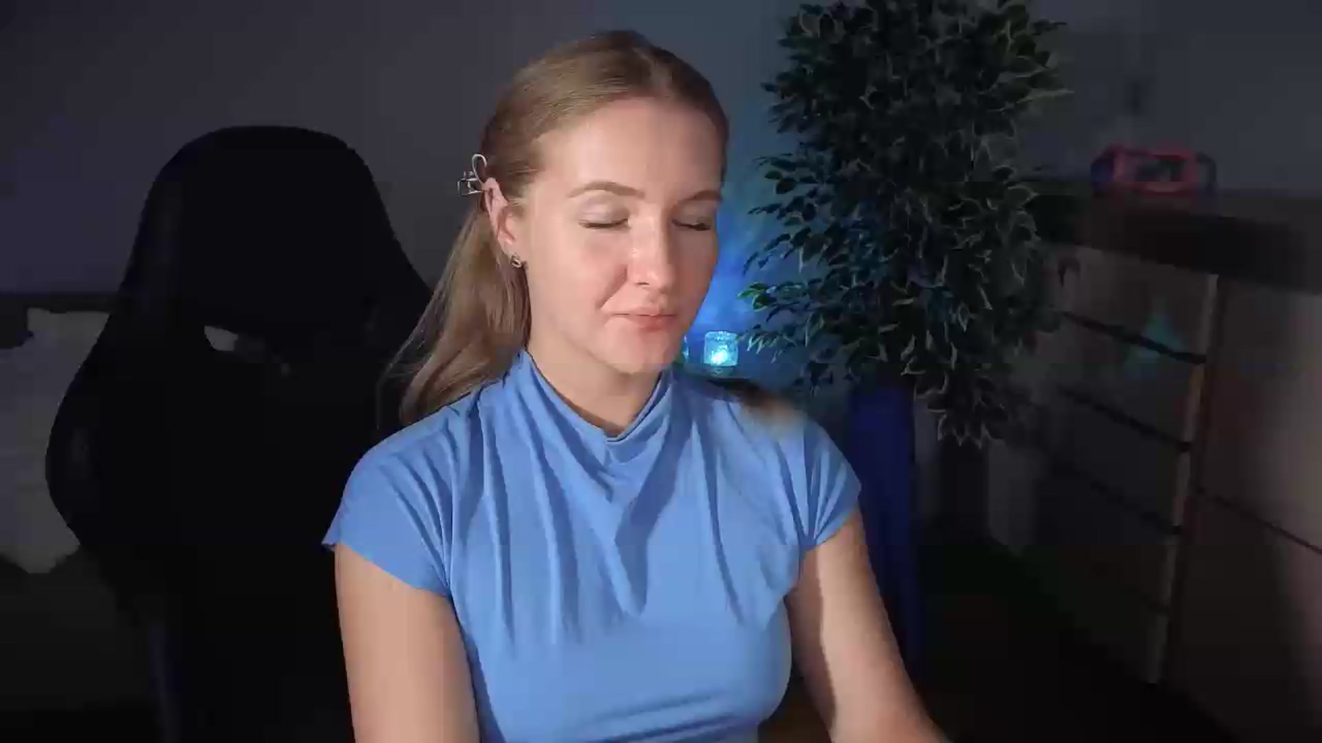 Gallery image thumbnail from AliceSi's myfreecams stream on, 07/18/2026, 18:25 image 1 of 20