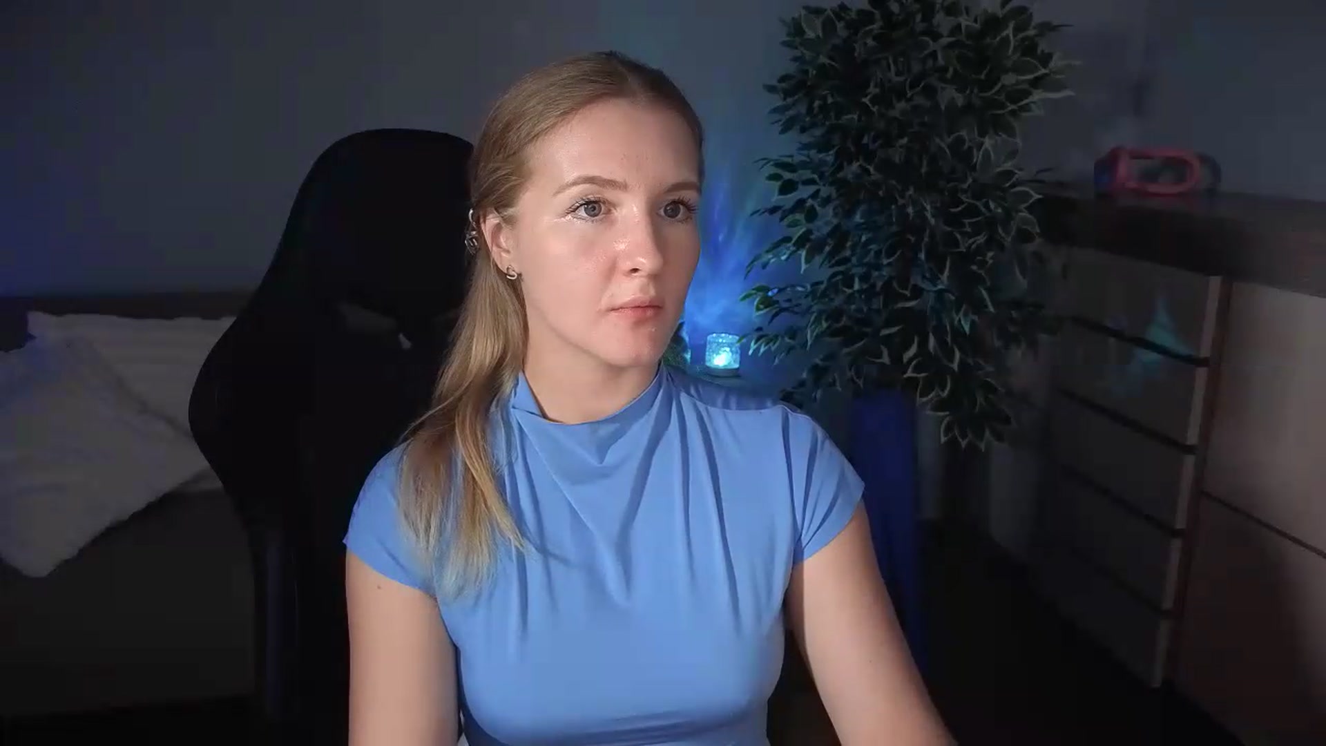 Gallery image thumbnail from AliceSi's myfreecams stream on, 07/18/2026, 18:25 image 16 of 20