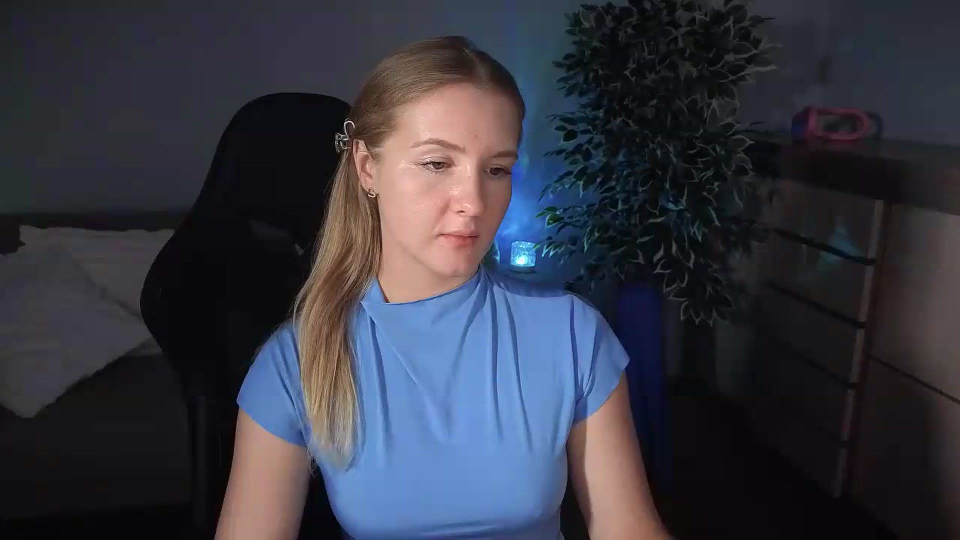 Gallery image thumbnail from AliceSi's myfreecams stream on, 07/18/2026, 18:25 image 11 of 20