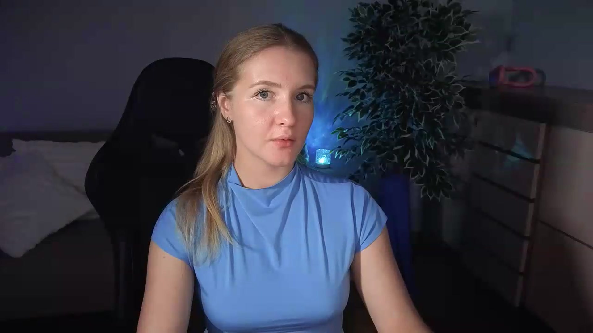 Gallery image thumbnail from AliceSi's myfreecams stream on, 07/18/2026, 18:25 image 17 of 20