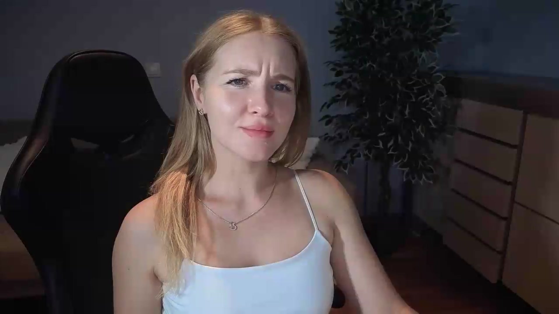 Gallery image thumbnail from AliceSi's myfreecams stream on, 07/19/2026, 14:03 image 2 of 20