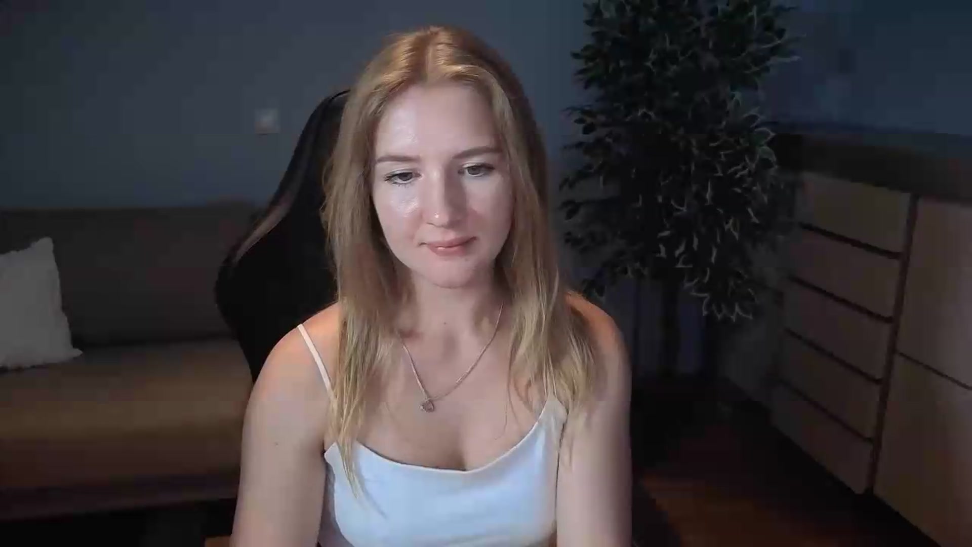 Gallery image thumbnail from AliceSi's myfreecams stream on, 07/19/2026, 15:24 image 16 of 20