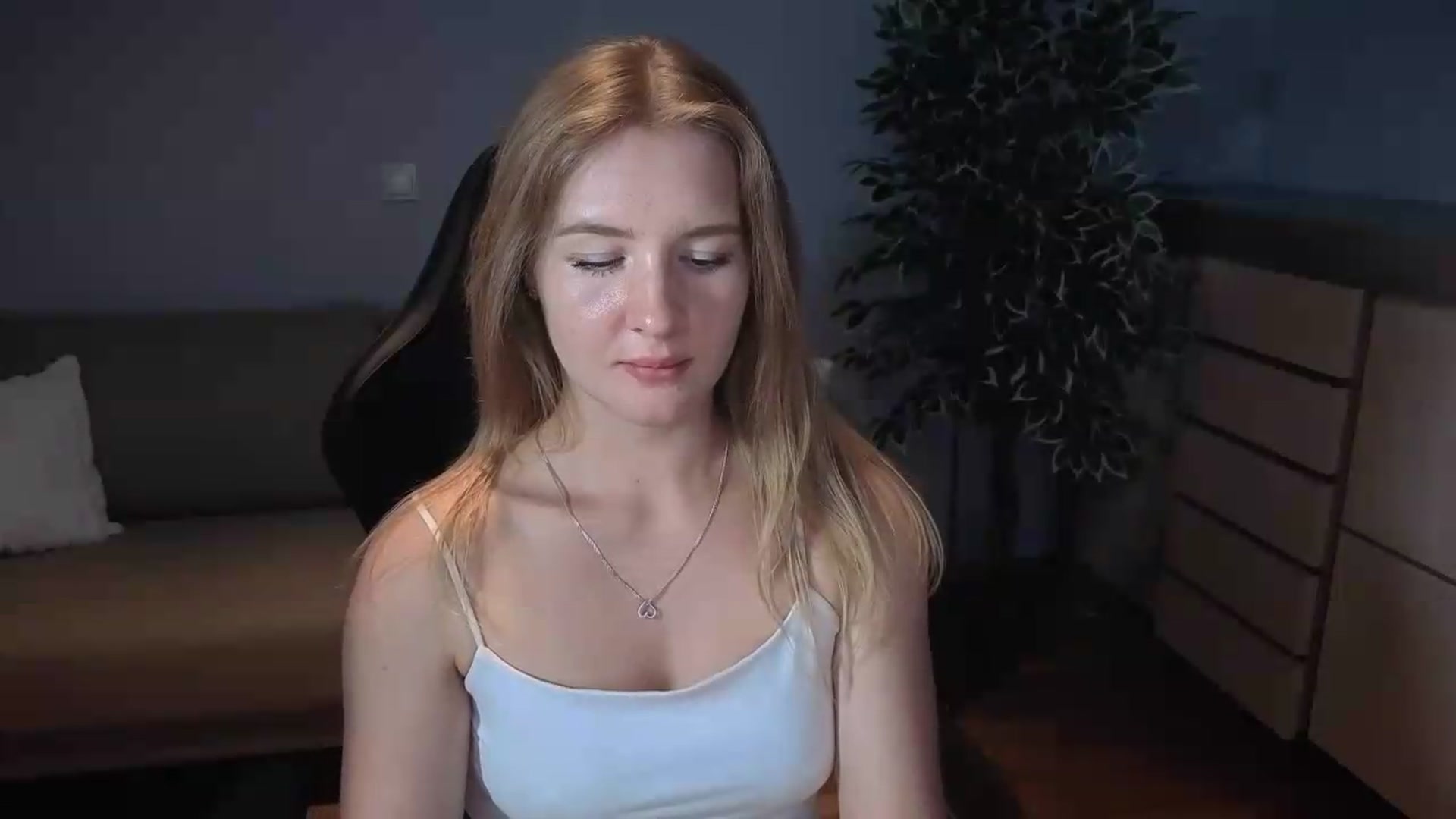 Gallery image thumbnail from AliceSi's myfreecams stream on, 07/19/2026, 15:24 image 11 of 20