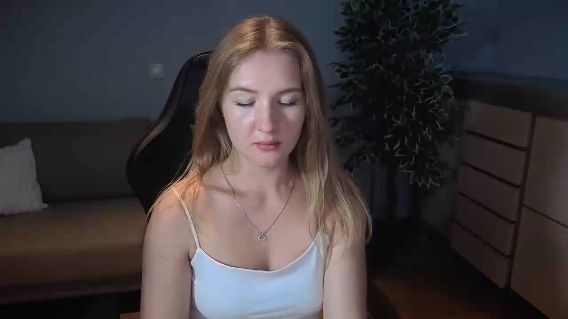 Gallery image thumbnail from AliceSi's myfreecams stream on, 07/19/2026, 15:24 image 10 of 20