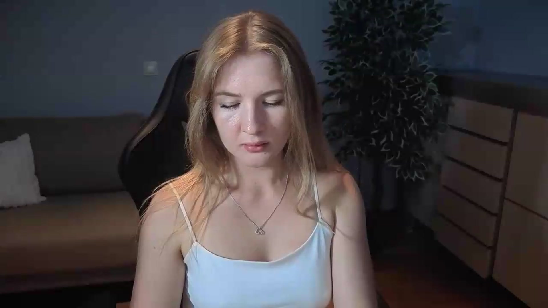 Gallery image thumbnail from AliceSi's myfreecams stream on, 07/19/2026, 15:24 image 5 of 20