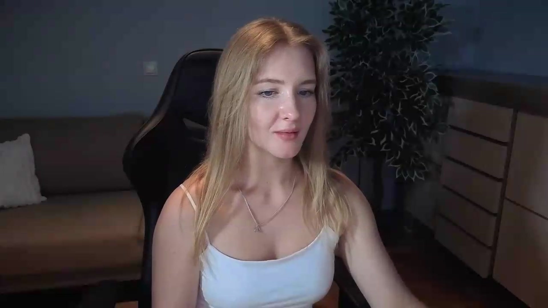 Gallery image thumbnail from AliceSi's myfreecams stream on, 07/19/2026, 15:24 image 18 of 20