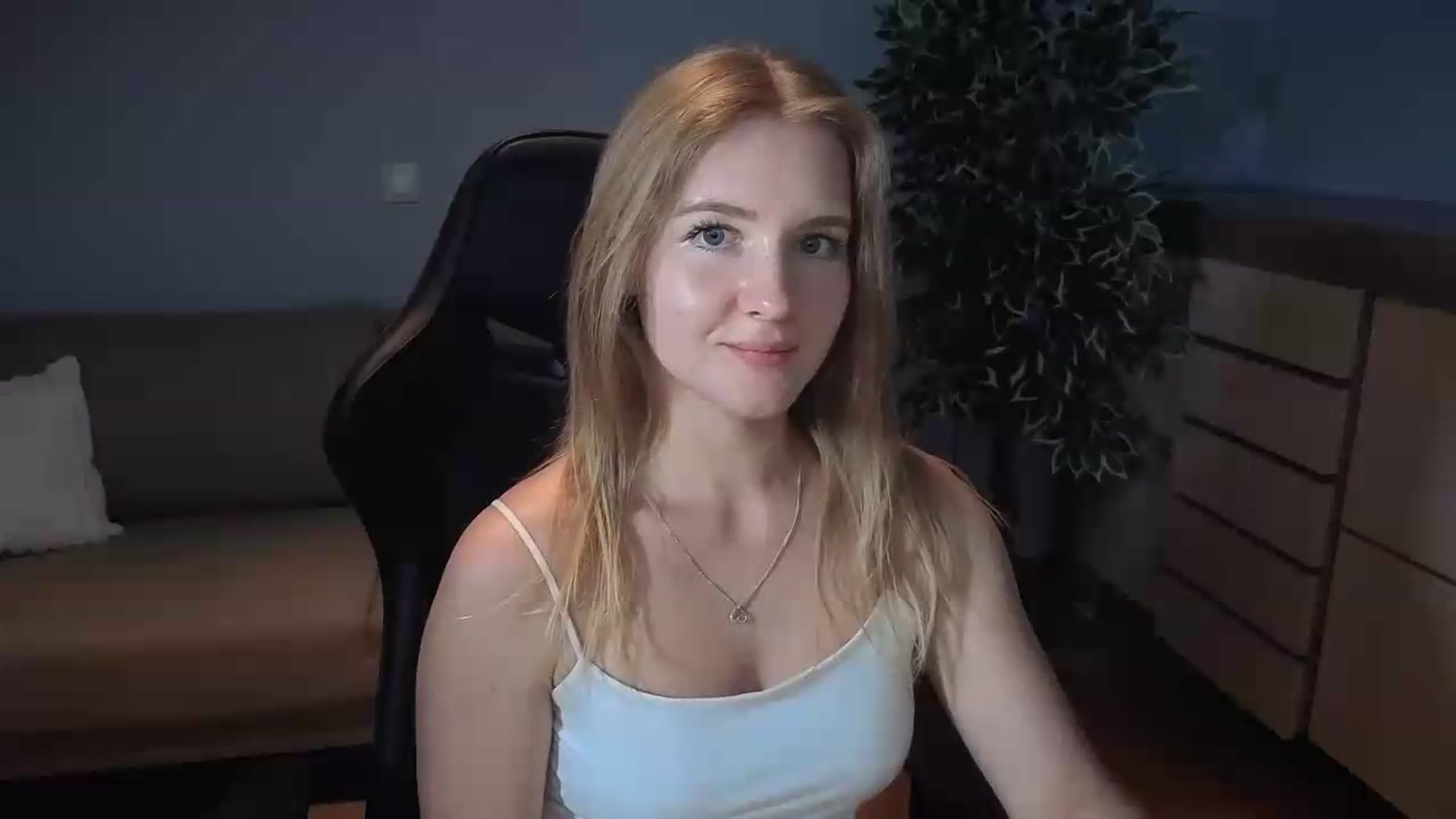 Gallery image thumbnail from AliceSi's myfreecams stream on, 07/19/2026, 15:24 image 15 of 20