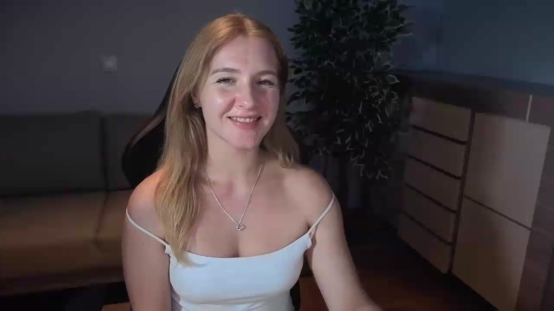 Gallery image thumbnail from AliceSi's myfreecams stream on, 07/19/2026, 18:35 image 13 of 20