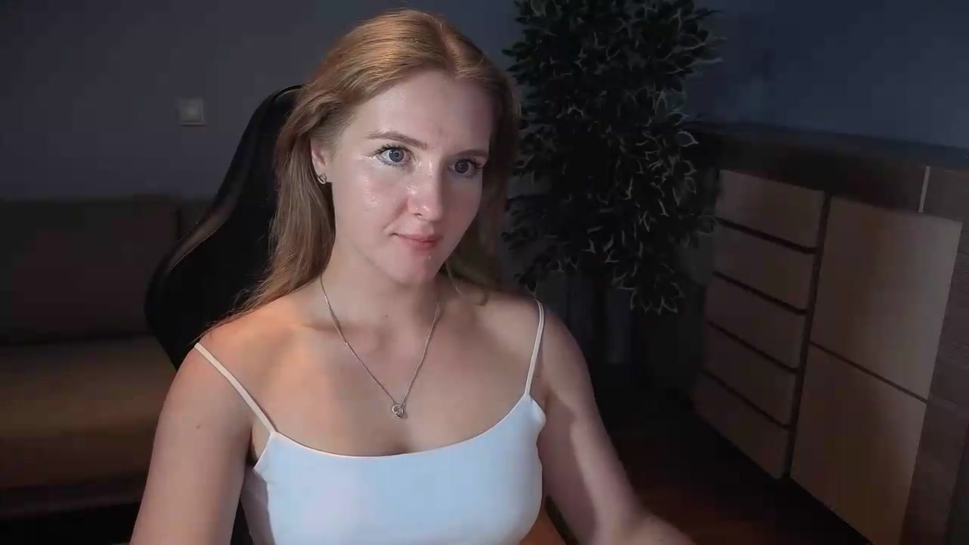 Gallery image thumbnail from AliceSi's myfreecams stream on, 07/19/2026, 18:35 image 17 of 20