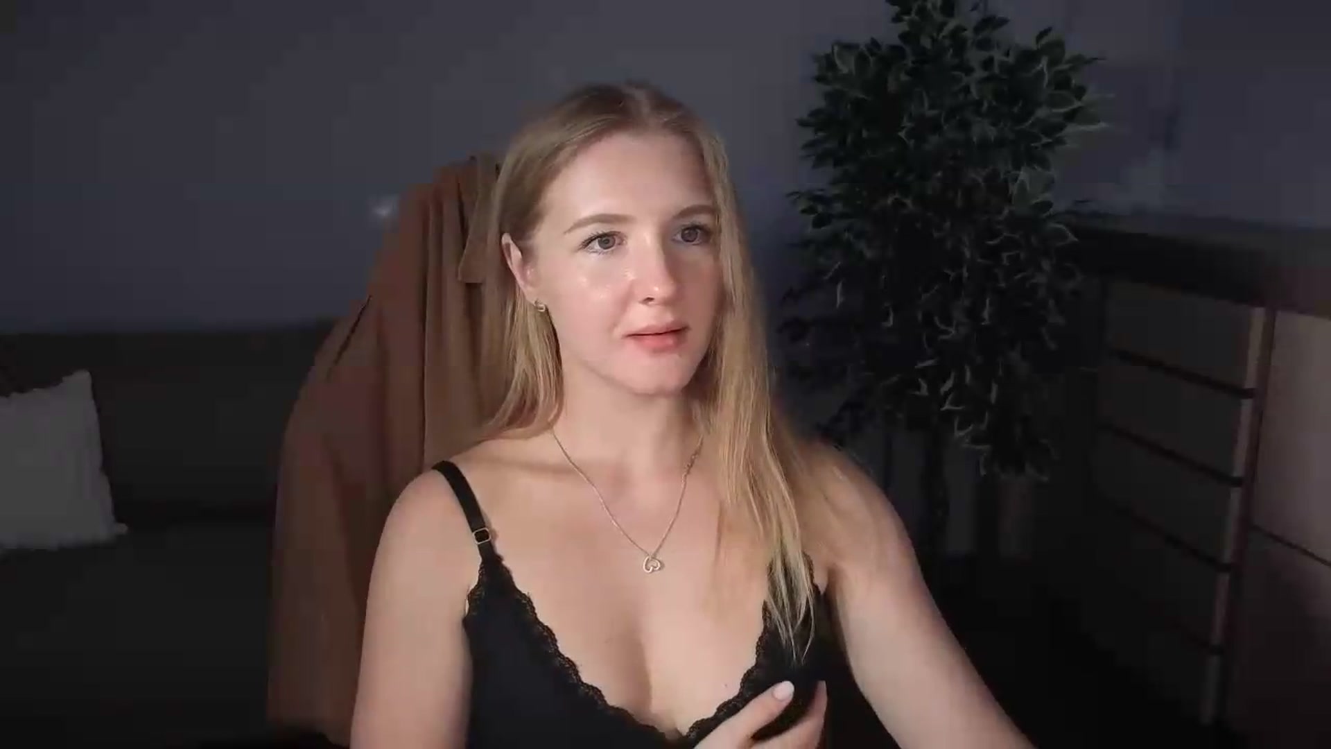 Gallery image thumbnail from AliceSi's myfreecams stream on, 07/20/2026, 14:35 image 11 of 20