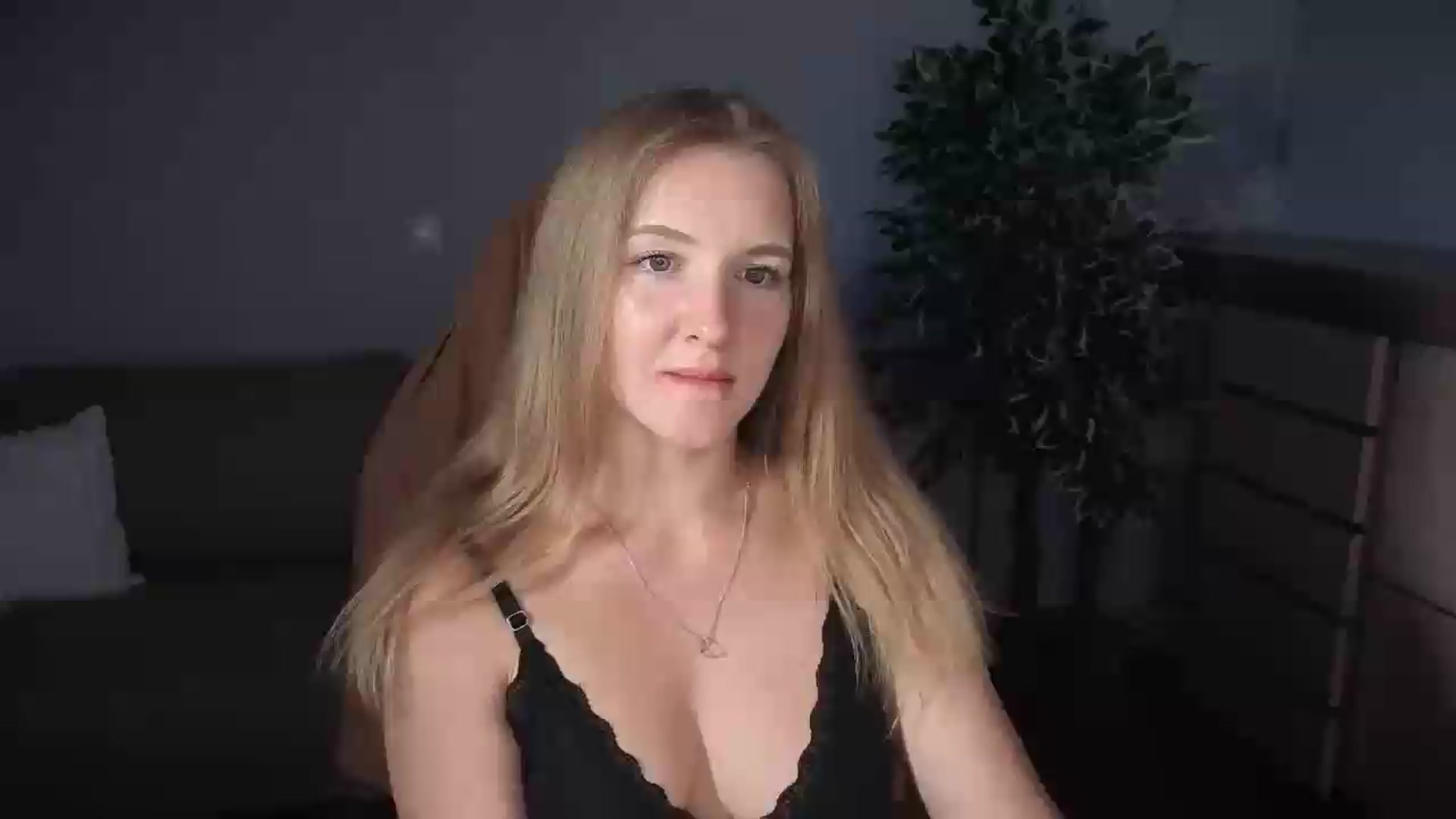Gallery image thumbnail from AliceSi's myfreecams stream on, 07/20/2026, 14:35 image 1 of 20