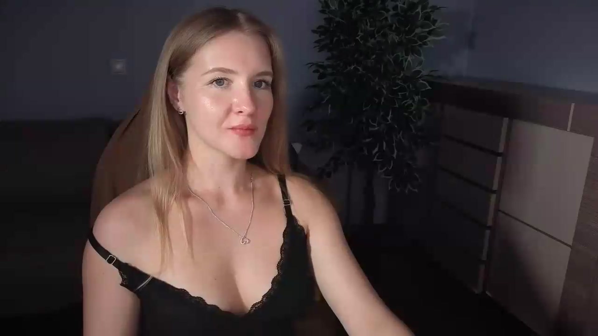 Gallery image thumbnail from AliceSi's myfreecams stream on, 07/20/2026, 19:55 image 7 of 20